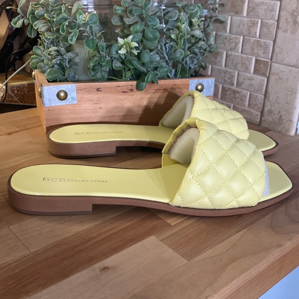 BCB Generation Pale Yellow Laila Slide Sandal With Diamond Quilted Strap NWT - Picture 8 of 12